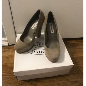 Suede beige Steve Madden heels